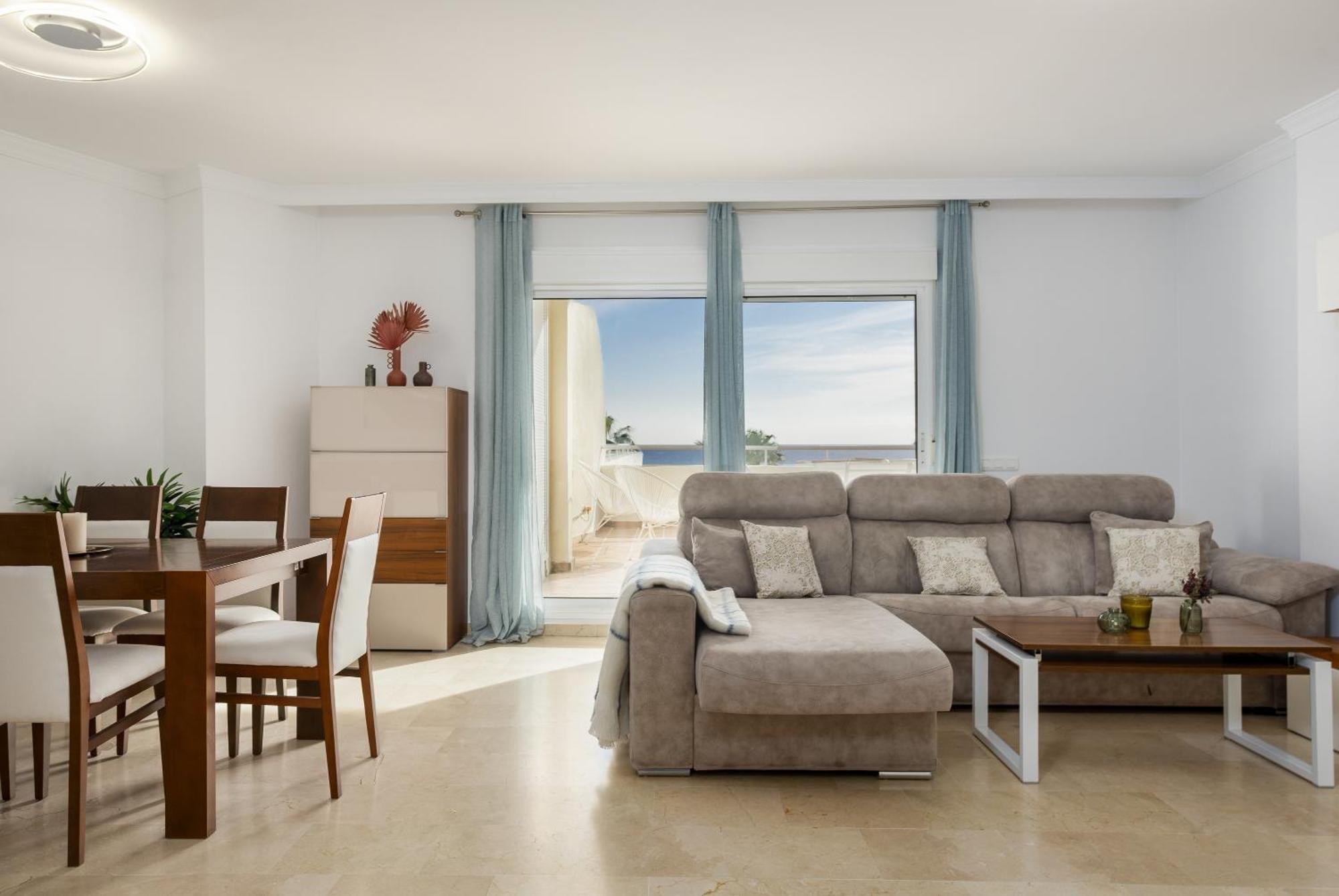 Apartment Right On The - 4br Seaview *