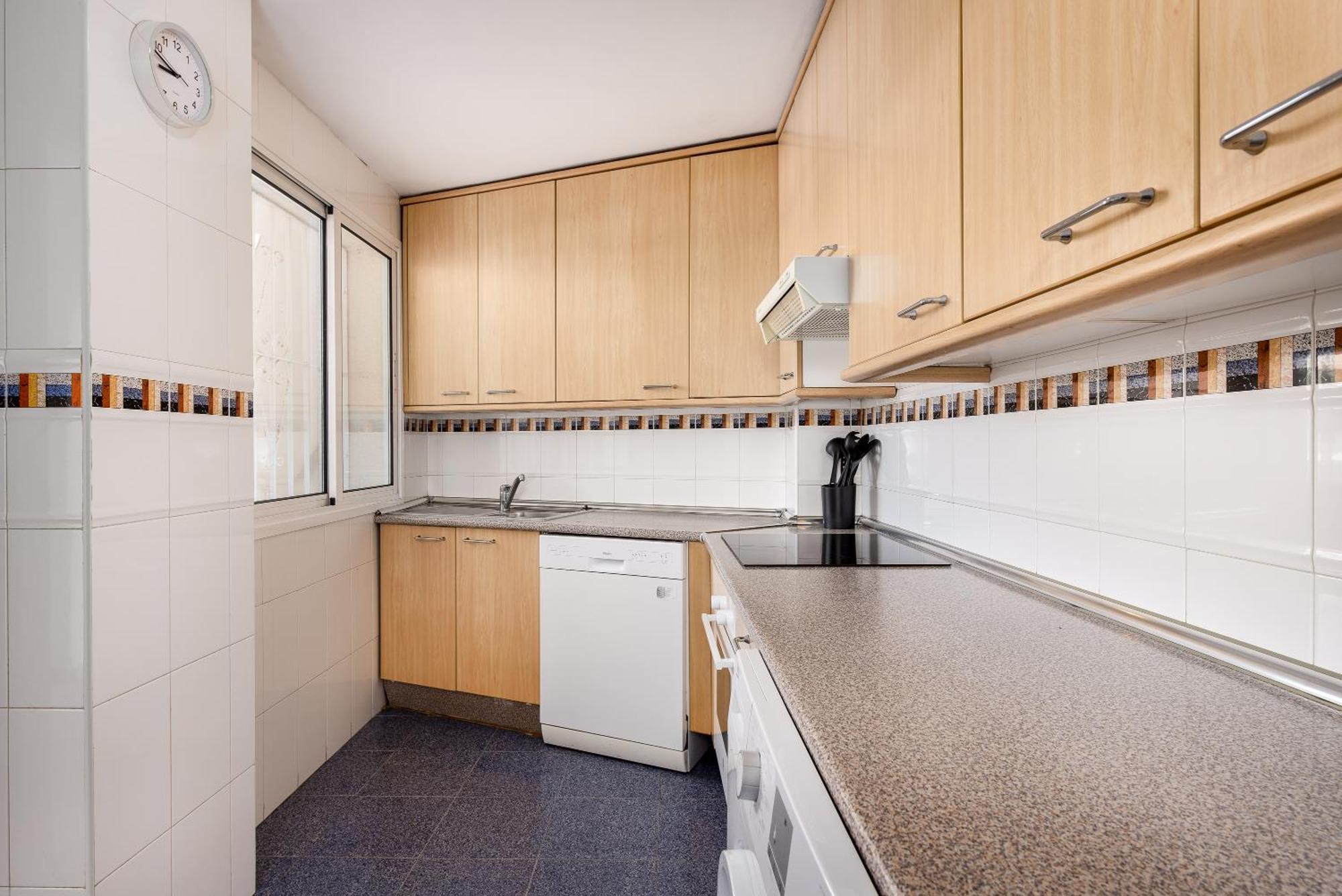 Right On The - 4br Seaview Apartment