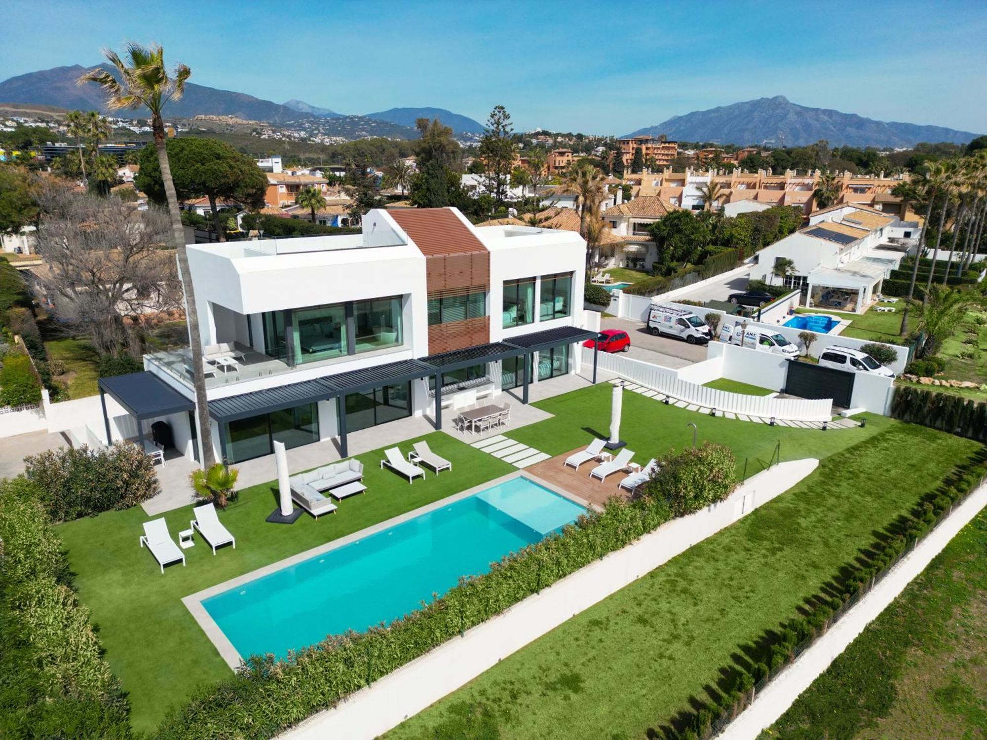 Vacation Marbella I Imare Waterfront, Beachfront Villa, Rooftop Jacuzzi, Indoor * Estepona