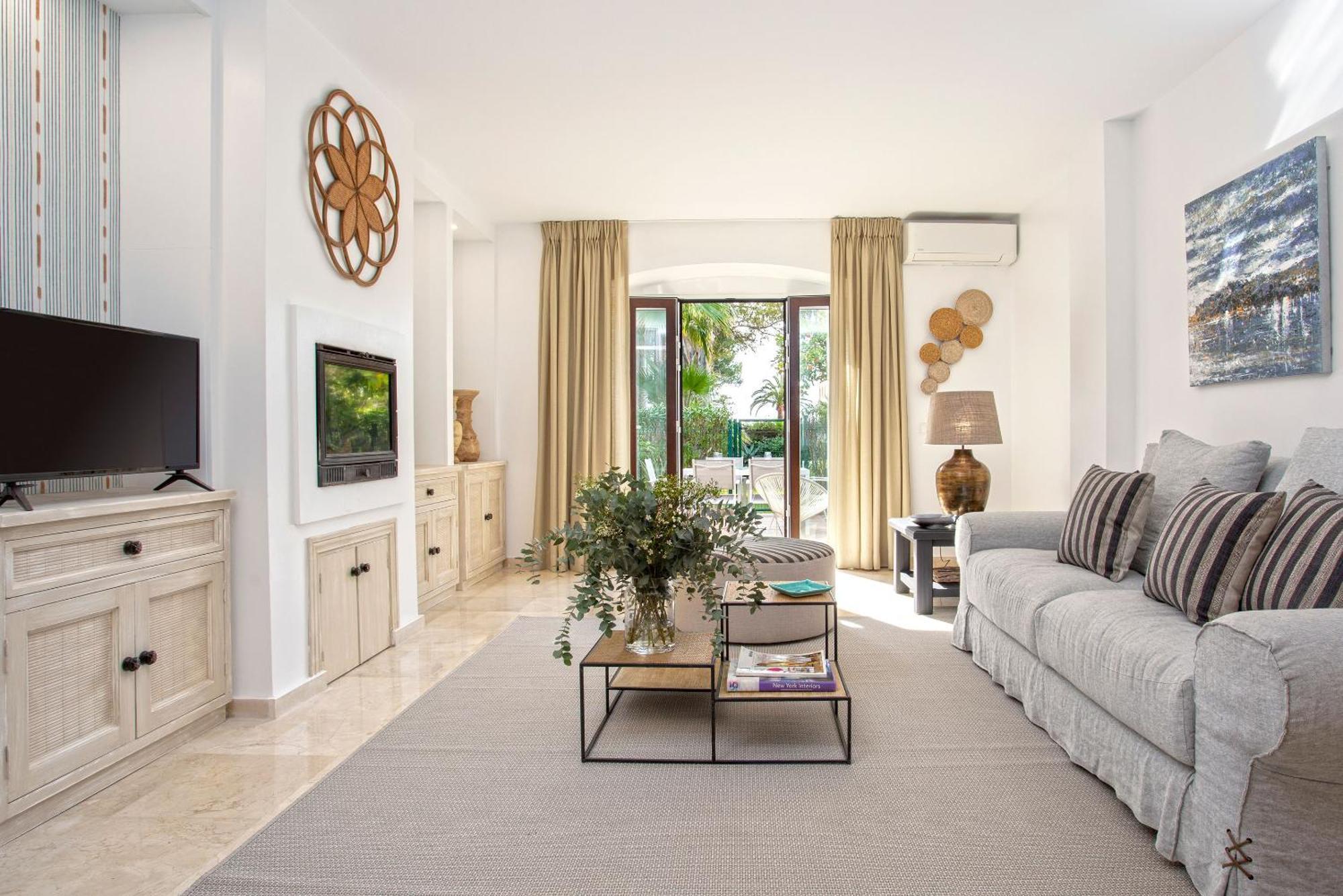 Genteel Laguna Beach * Estepona