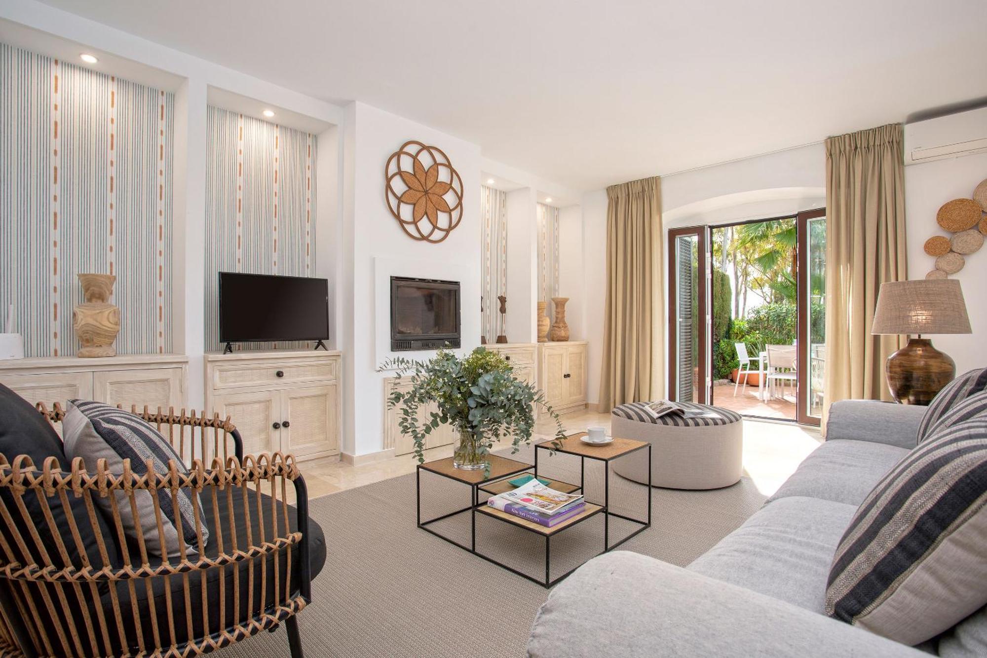 Genteel Laguna Beach