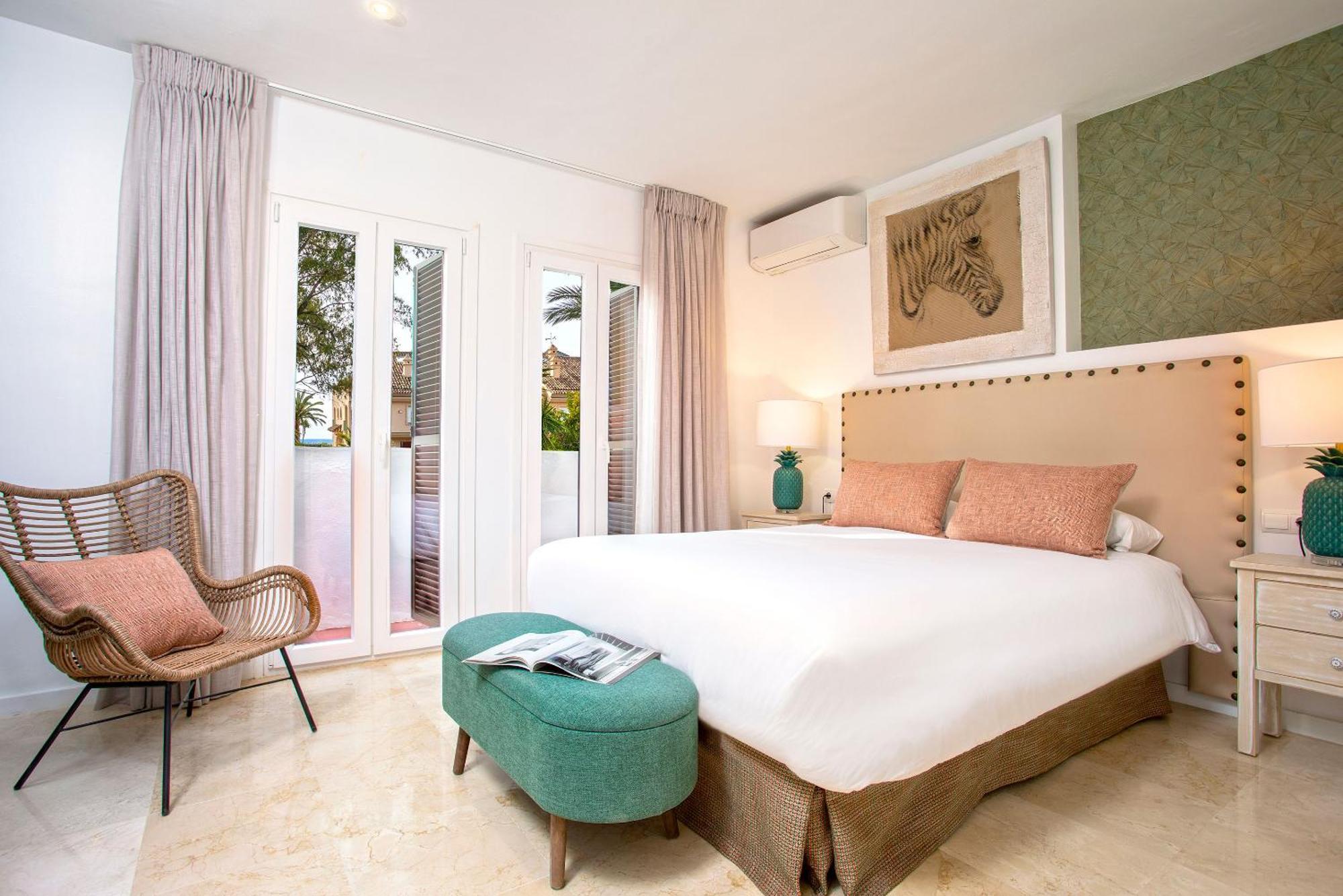 Genteel Laguna Beach * Estepona