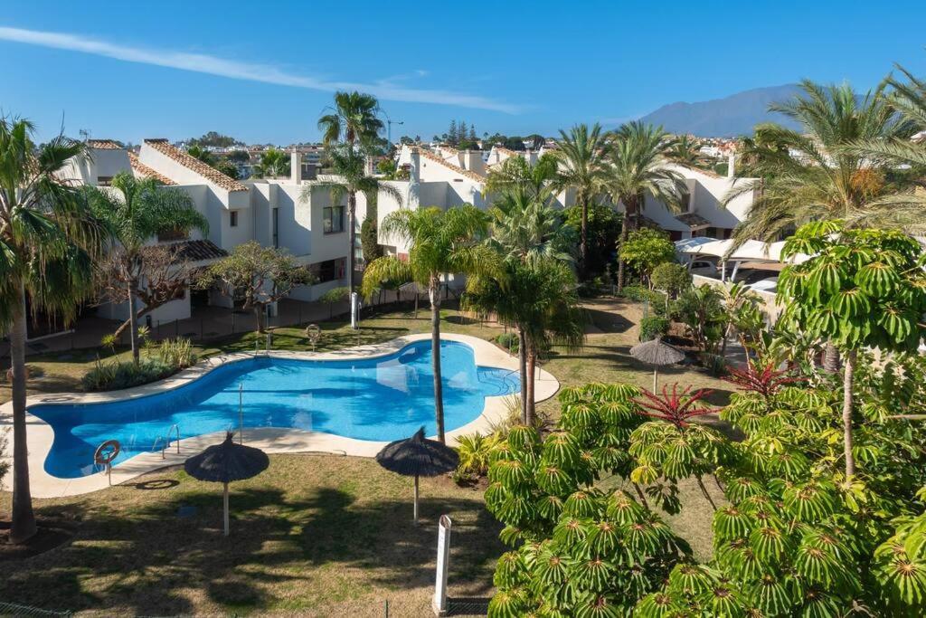 Stunning 2 Bd Townhouse By Hostlovers Apartment Estepona