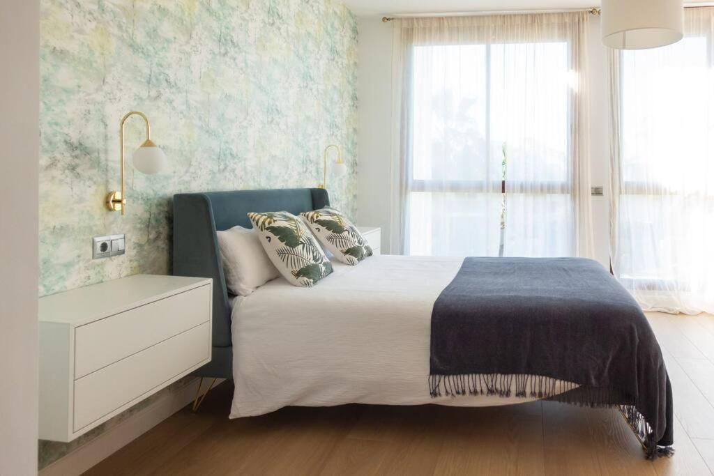 Stunning 2 Bd Townhouse By Hostlovers *