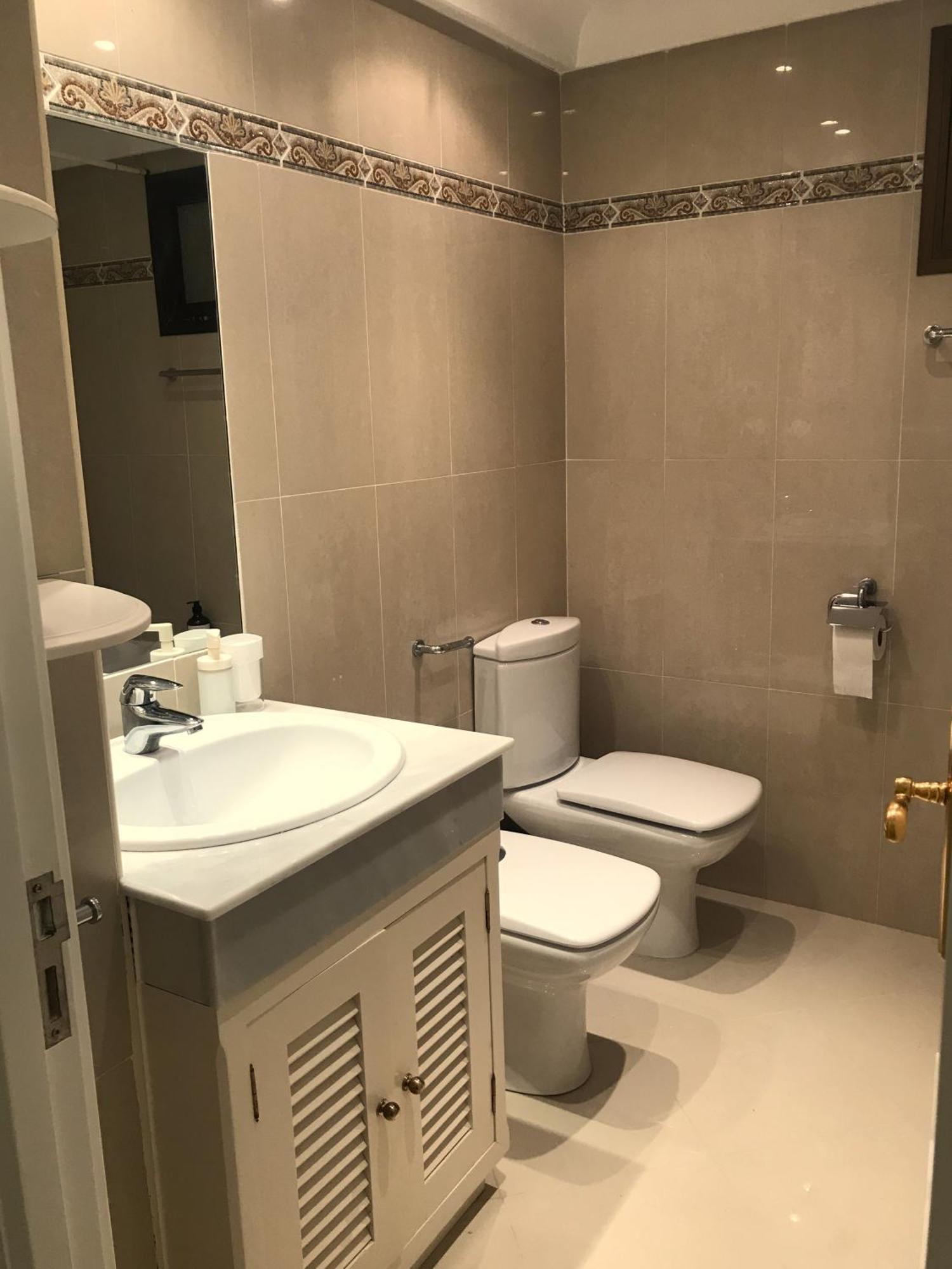 Deluxe Con Bano Privado En Atalaya Apartagolf, Hospedagem domiciliar *