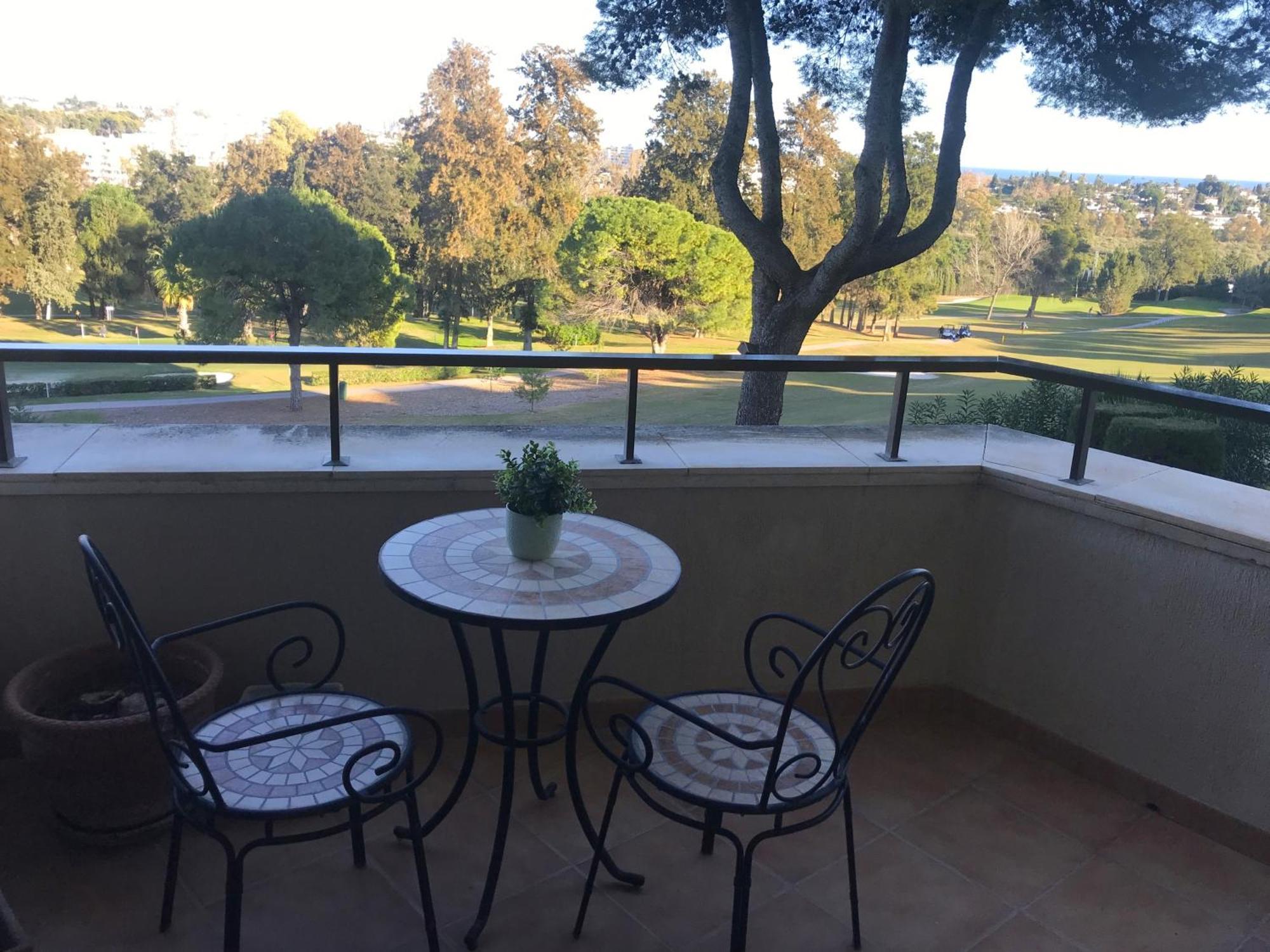 Hospedagem domiciliar Deluxe Con Bano Privado En Atalaya Apartagolf, Estepona