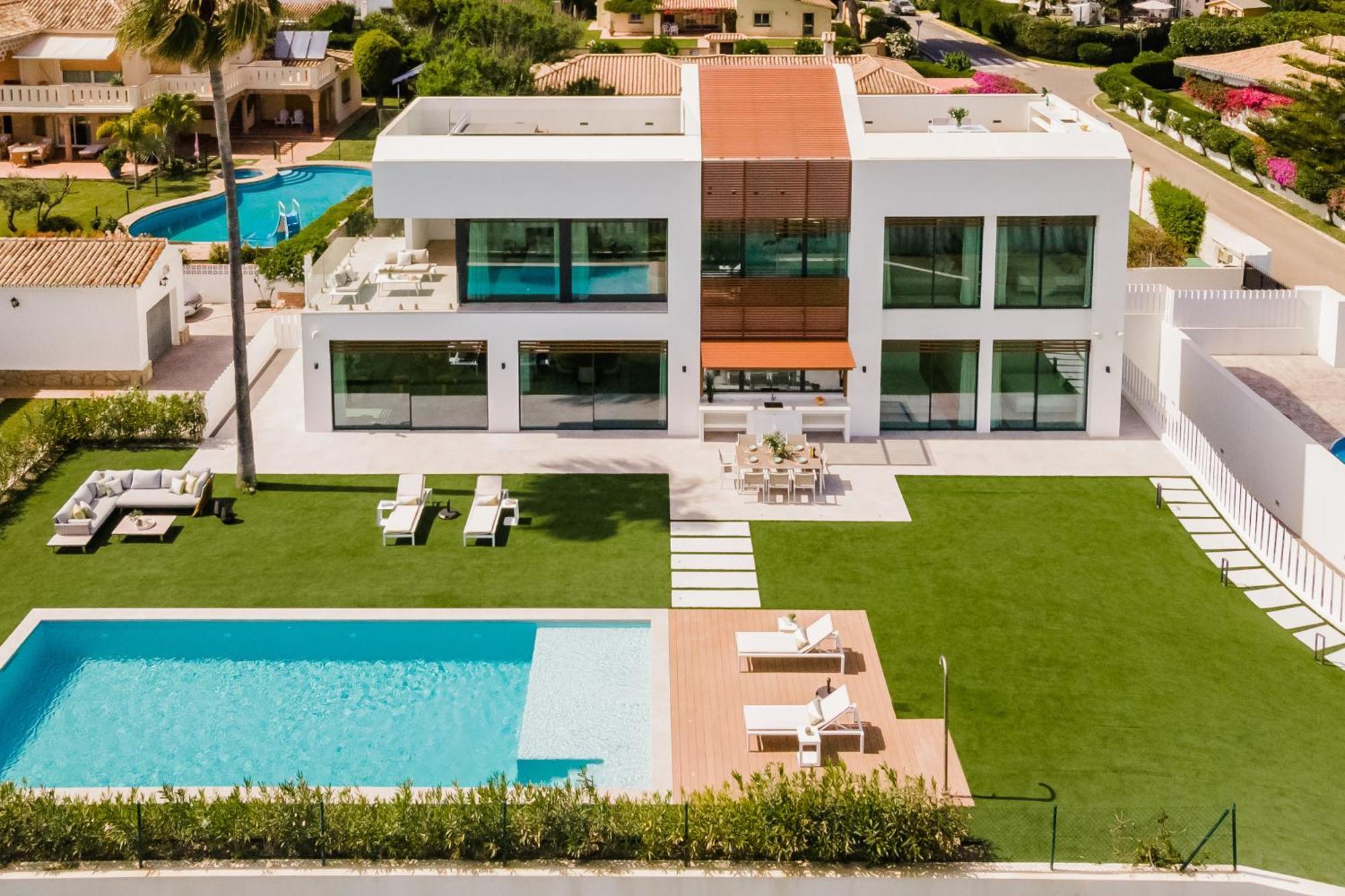 Vacation Marbella I Imare Waterfront, Beachfront Villa, Rooftop Jacuzzi, Indoor