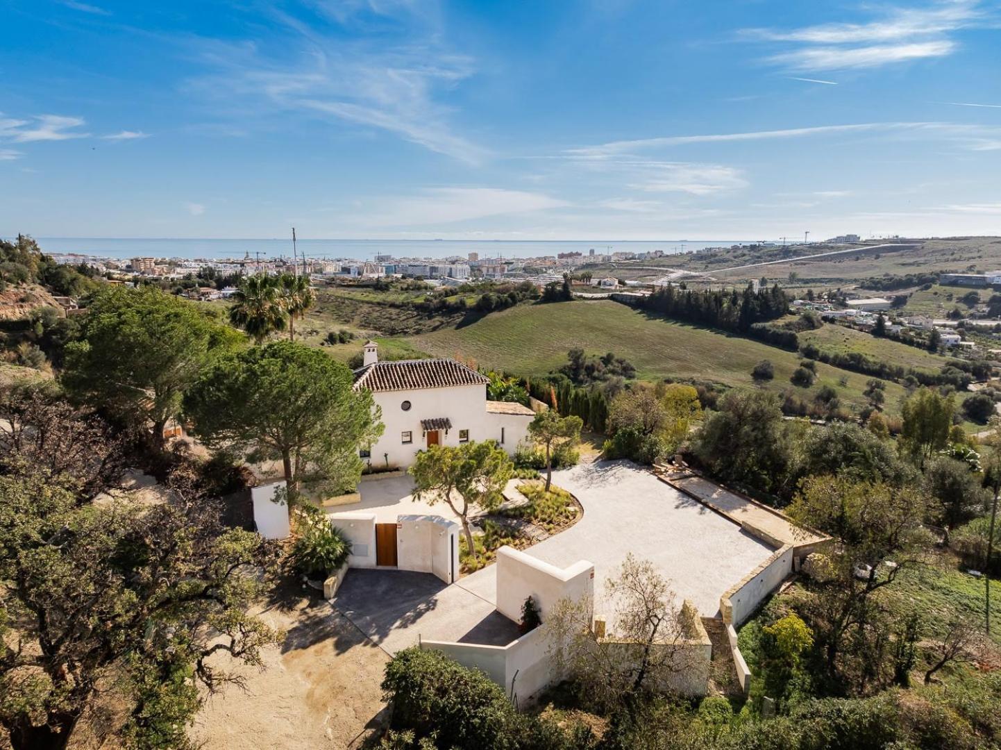 Jasmine - Pool, Sauna, Garden & Sea View