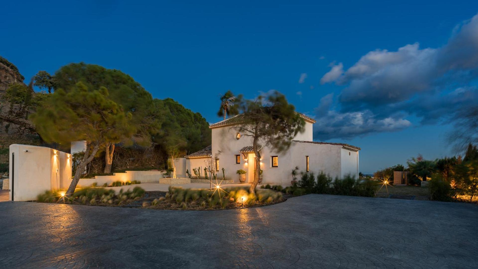 Jasmine - Pool, Sauna, Garden & Sea View Estepona