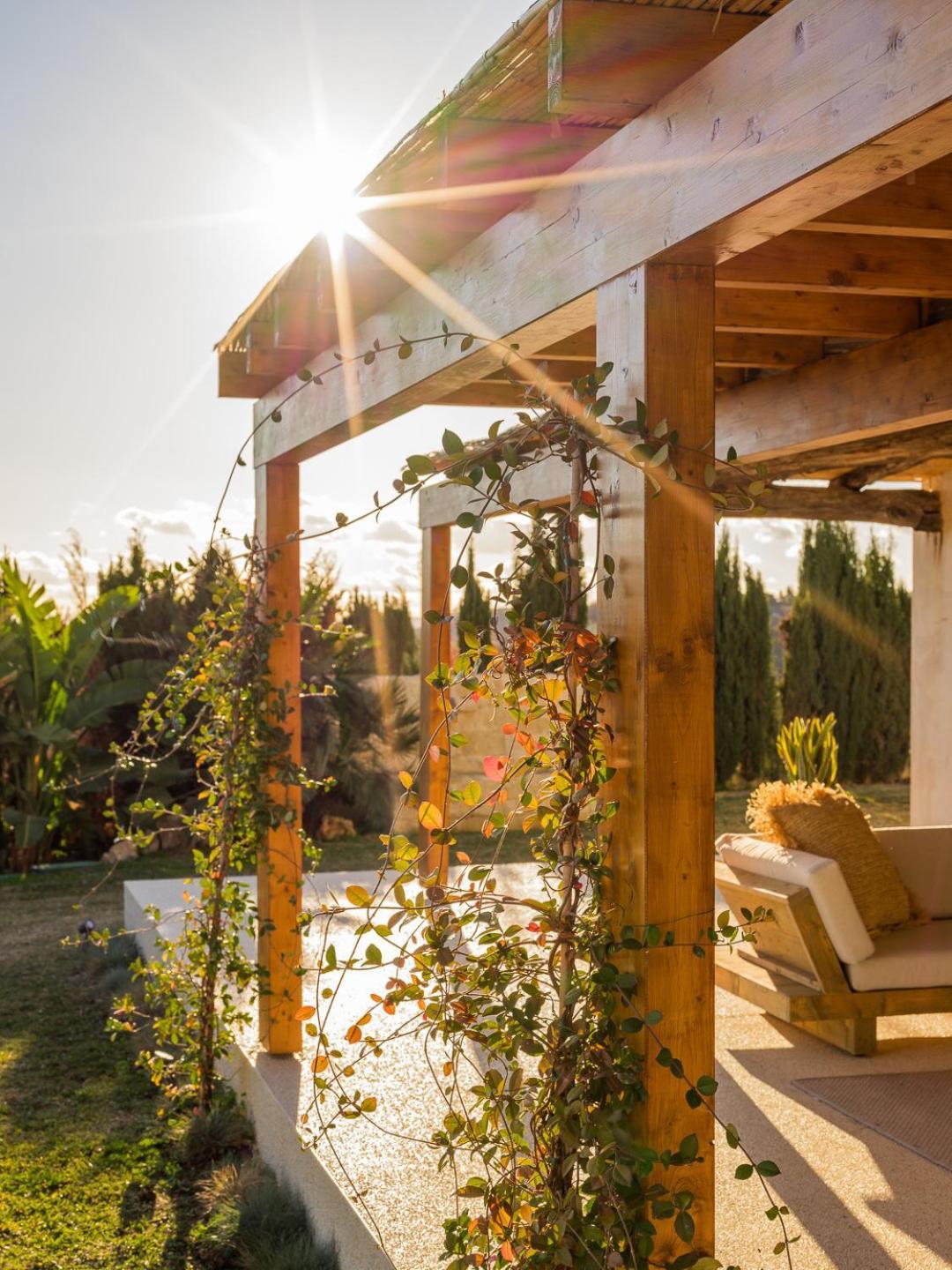 Jasmine - Pool, Sauna, Garden & Sea View