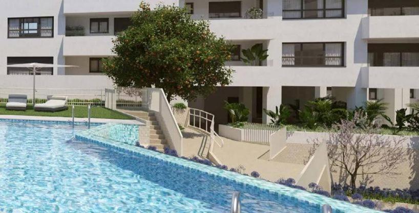 New 3 Bed Town With Pool *