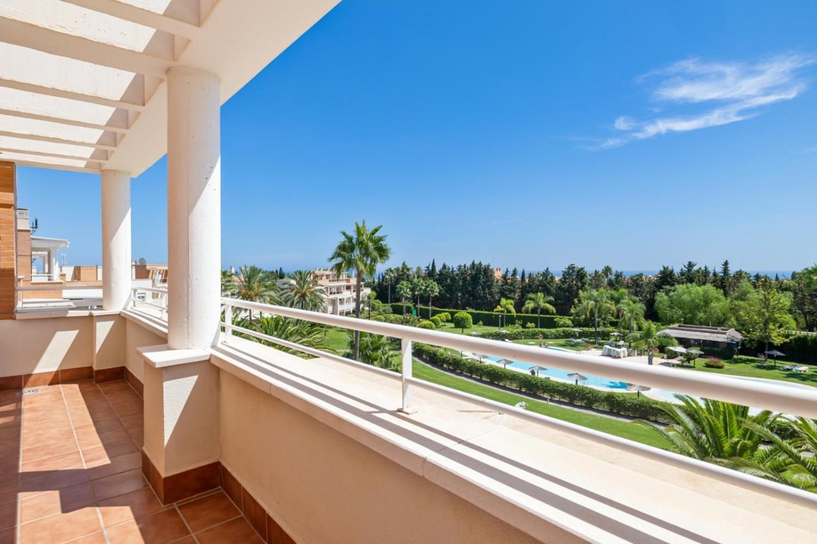 4 Penthouse Apartment