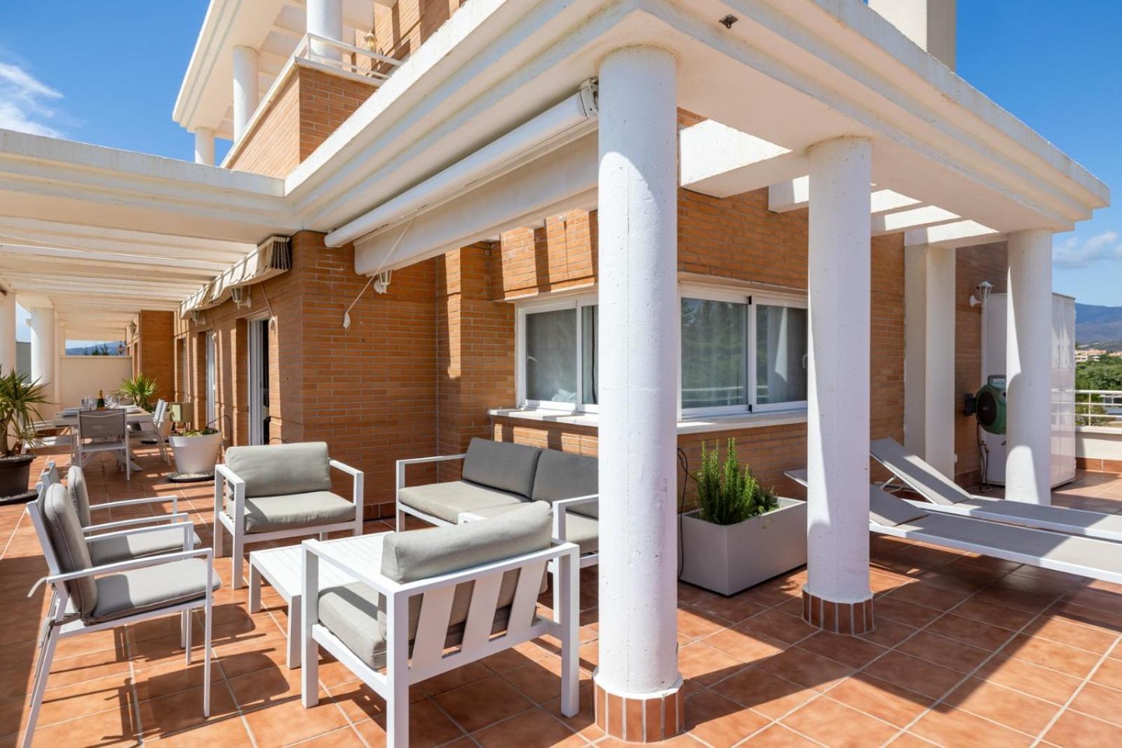 4 Penthouse *