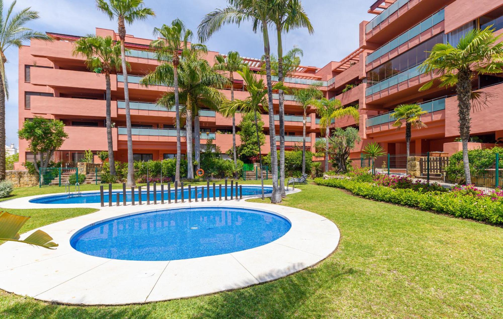 Beachside With Sea View Estepona