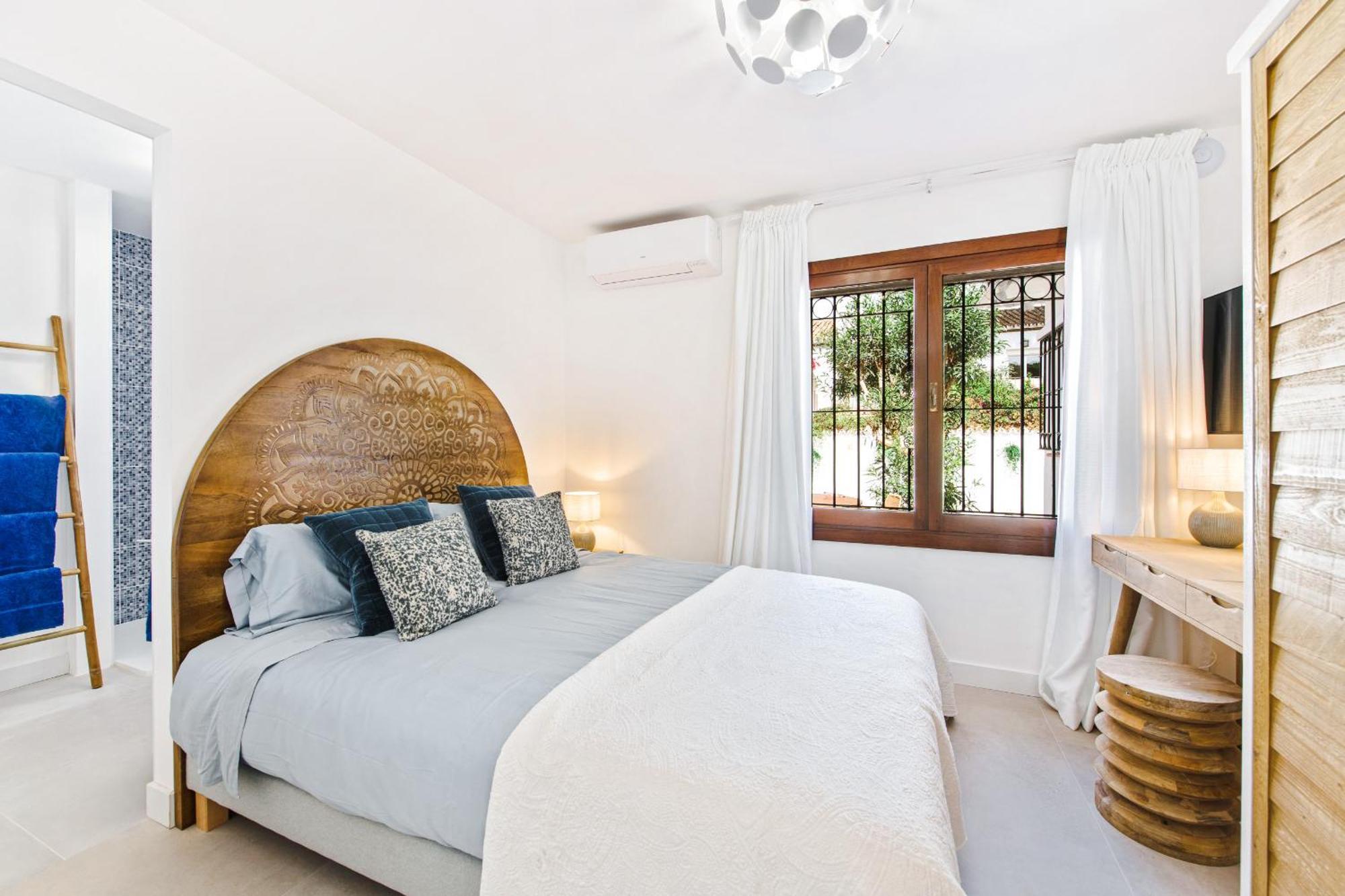 Luxurious Just 200m From The Beach! *