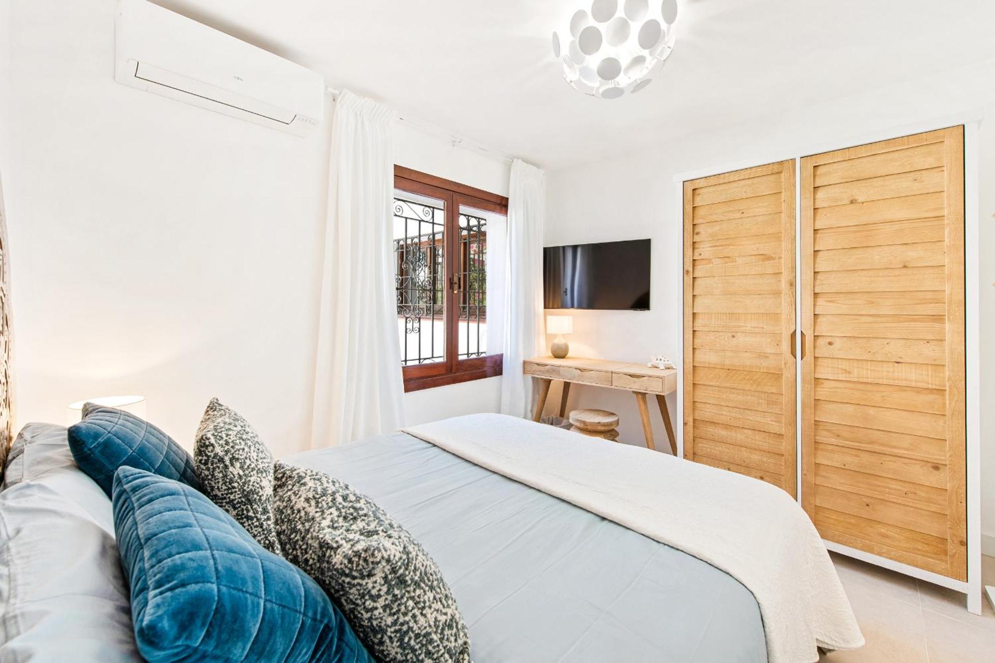 Luxurious Just 200m From The Beach! Holiday home Estepona