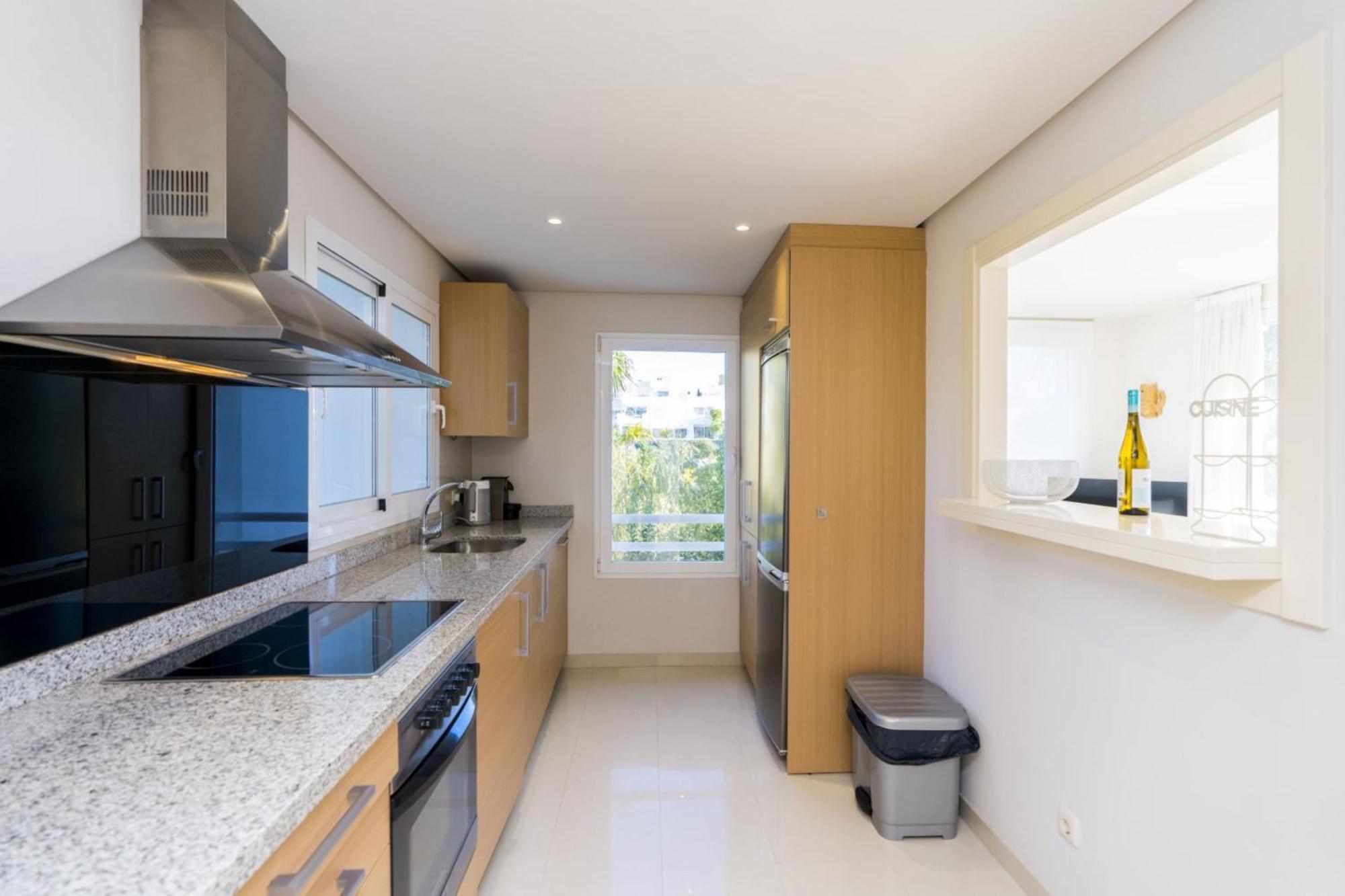 Al-411 - - Alcazaba Lagoon Apartment Estepona