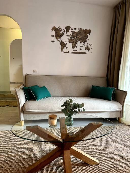 Alquiler Vacacional. Bajo Con Parrilla Y Piscina, Cerca De La Playa Y Puerto Banus Apartment