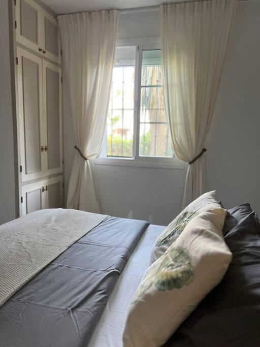 Apartment Alquiler Vacacional. Bajo Con Parrilla Y Piscina, Cerca De La Playa Y Puerto Banus Estepona