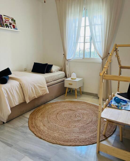 Apartment Alquiler Vacacional. Bajo Con Parrilla Y Piscina, Cerca De La Playa Y Puerto Banus Estepona