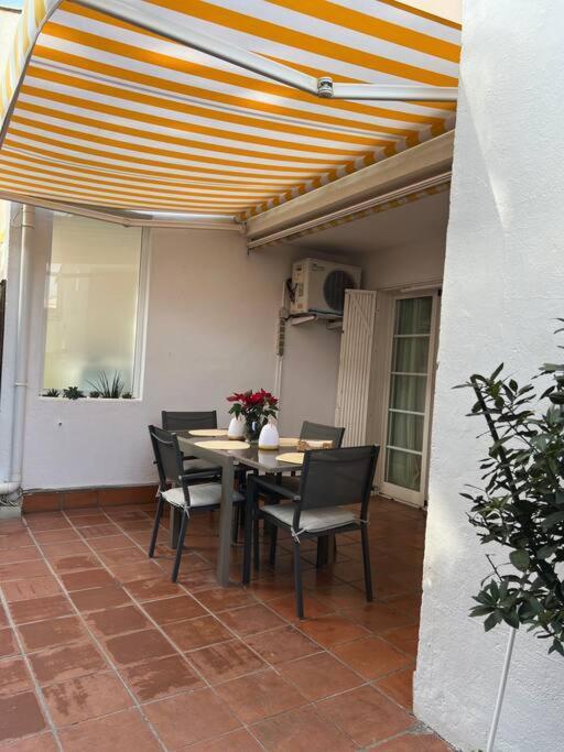 Alquiler Vacacional. Bajo Con Parrilla Y Piscina, Cerca De La Playa Y Puerto Banus * Estepona
