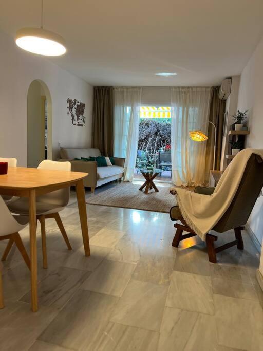 Apartment Alquiler Vacacional. Bajo Con Parrilla Y Piscina, Cerca De La Playa Y Puerto Banus