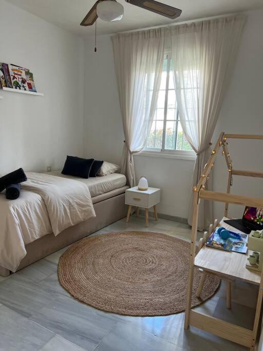 Apartment Alquiler Vacacional. Bajo Con Parrilla Y Piscina, Cerca De La Playa Y Puerto Banus