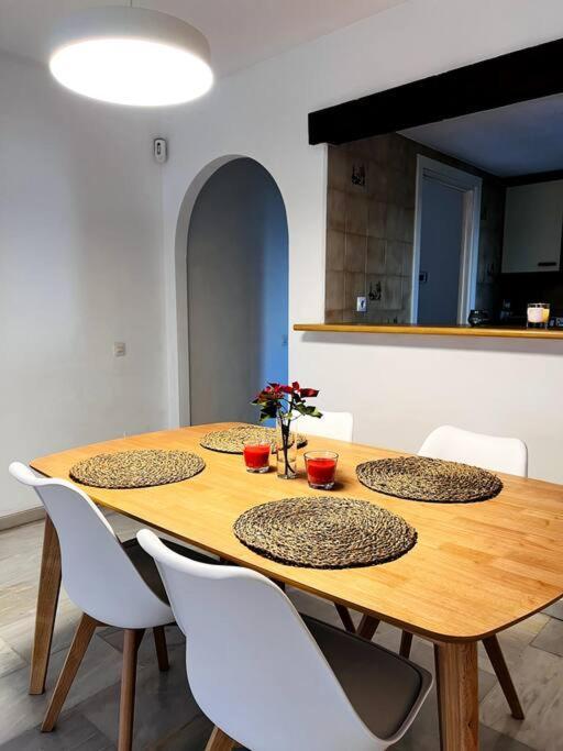 Alquiler Vacacional. Bajo Con Parrilla Y Piscina, Cerca De La Playa Y Puerto Banus Apartment *