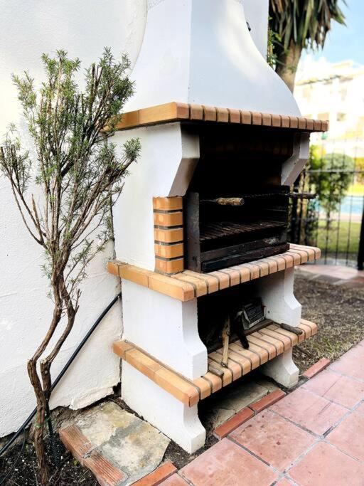 Alquiler Vacacional. Bajo Con Parrilla Y Piscina, Cerca De La Playa Y Puerto Banus * Estepona