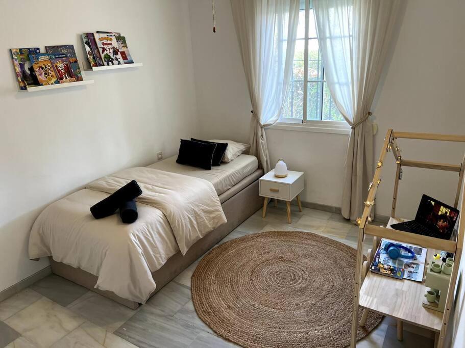 Alquiler Vacacional. Bajo Con Parrilla Y Piscina, Cerca De La Playa Y Puerto Banus * Estepona
