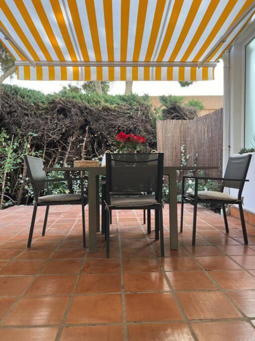 Alquiler Vacacional. Bajo Con Parrilla Y Piscina, Cerca De La Playa Y Puerto Banus Apartment *