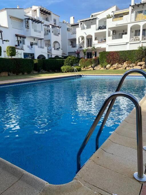 Alquiler Vacacional. Bajo Con Parrilla Y Piscina, Cerca De La Playa Y Puerto Banus Apartment