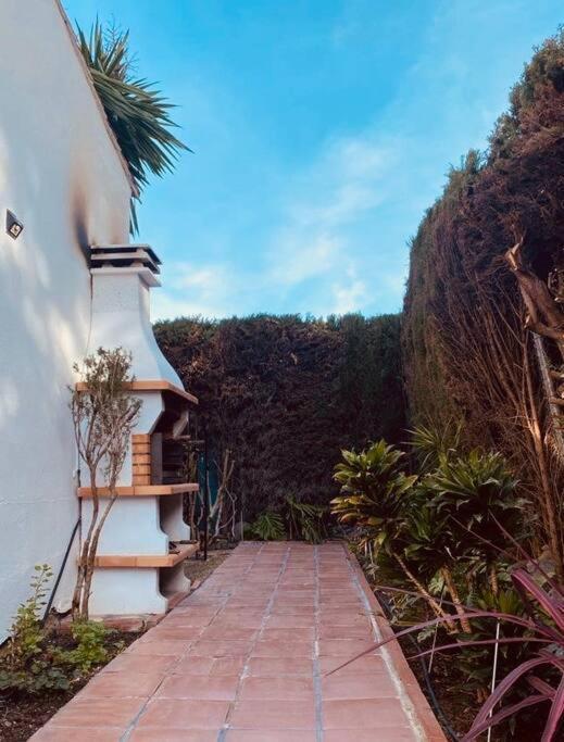 Apartment Alquiler Vacacional. Bajo Con Parrilla Y Piscina, Cerca De La Playa Y Puerto Banus *