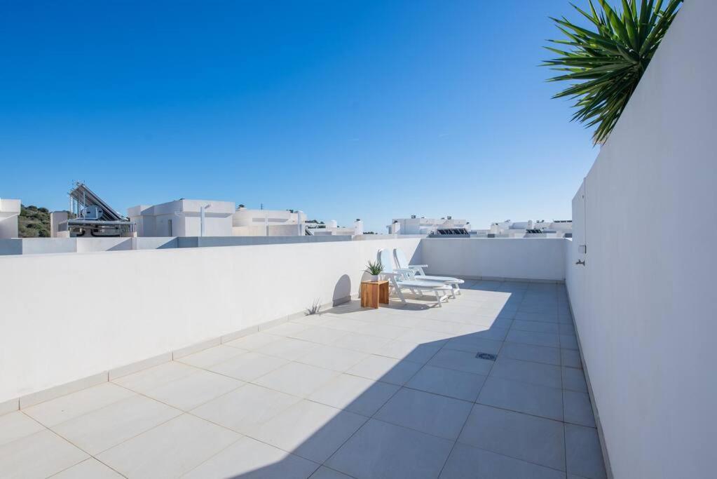 The Sunny Penthouse Apartment Estepona