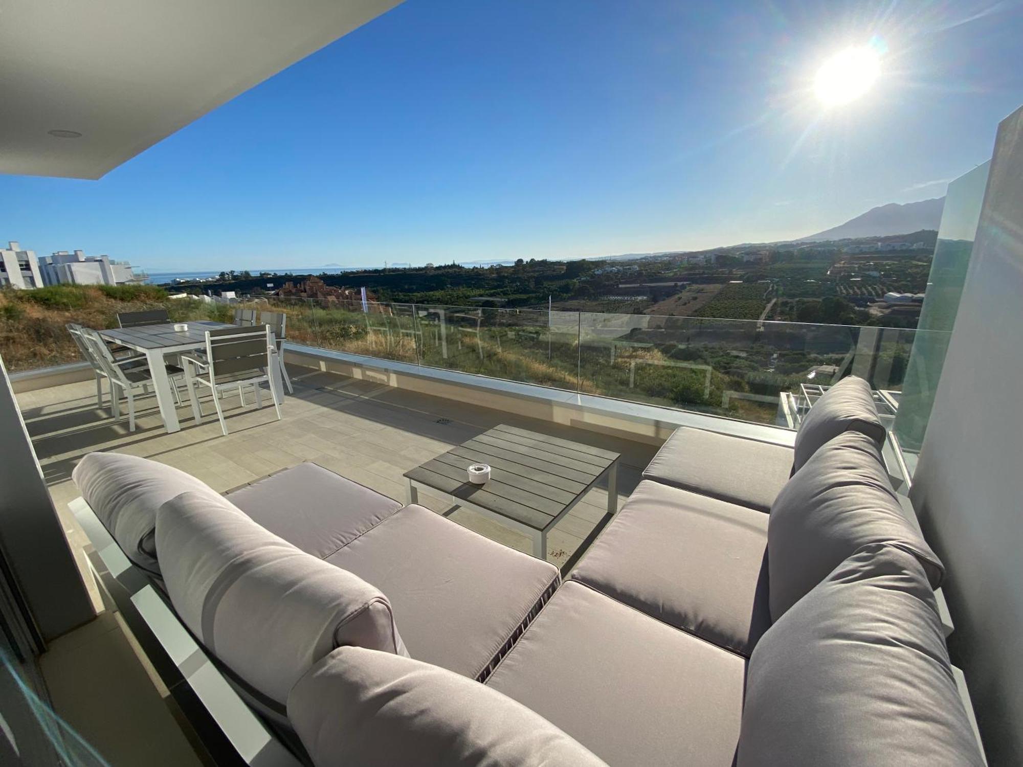 Oceana Views - Newly Built 3 Bedrooms - New Golden Mile Apartment *
