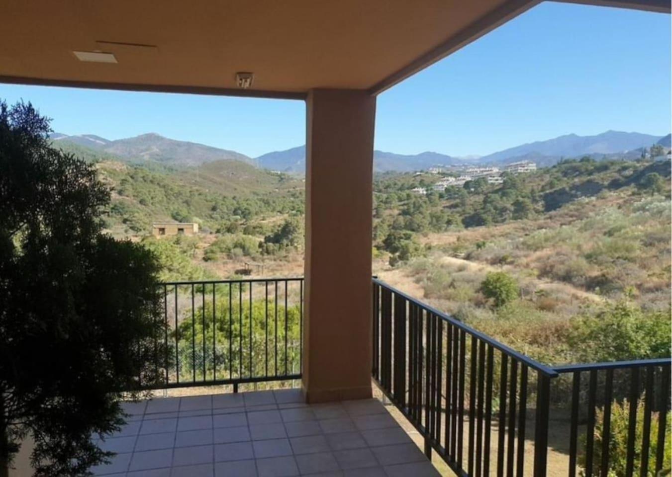 Apartmentsleeps4-golfclub-freeparking-bbq-pool-ac *