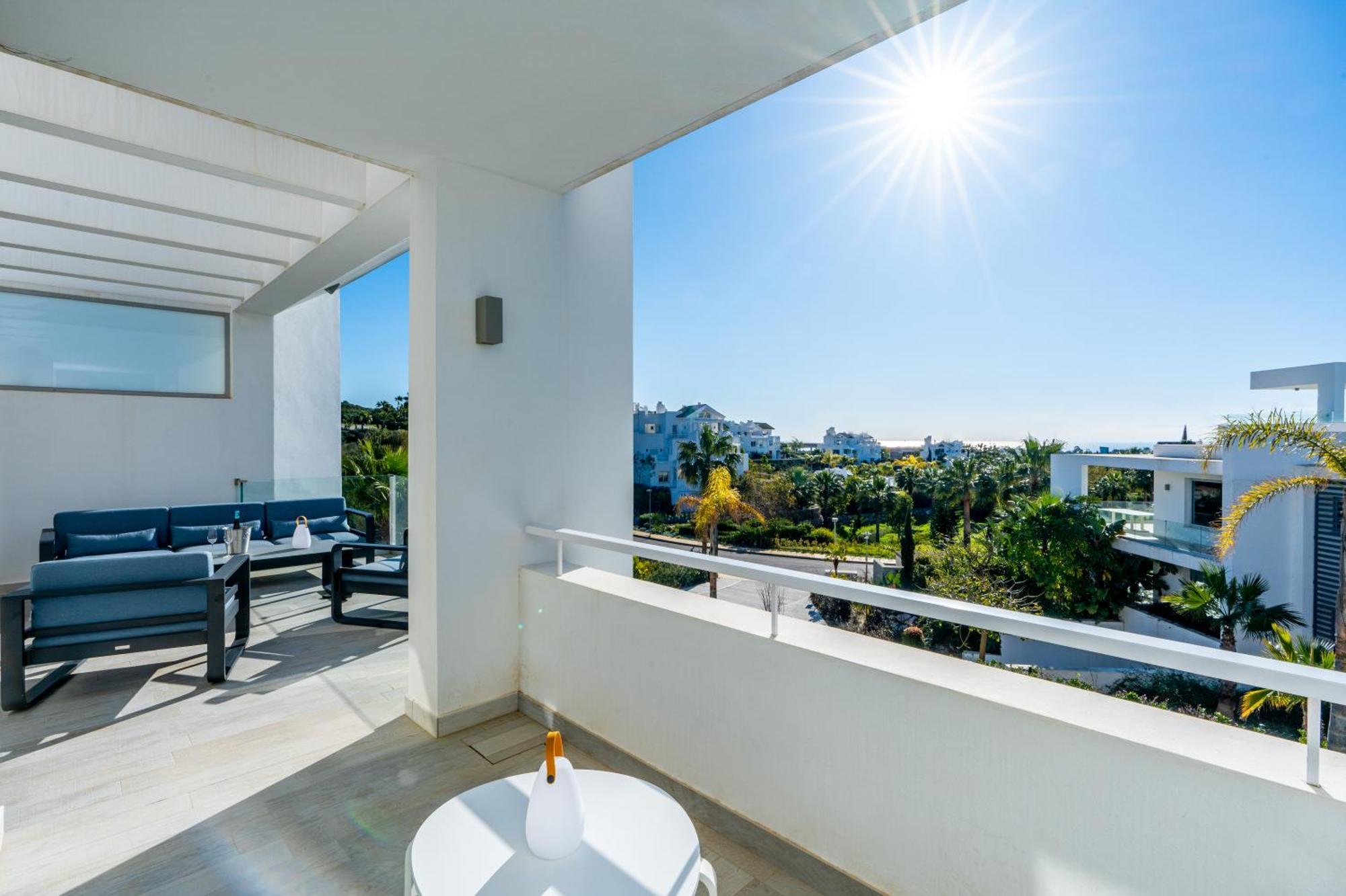 Al-1713 - - Alcazaba Lagoon * Estepona