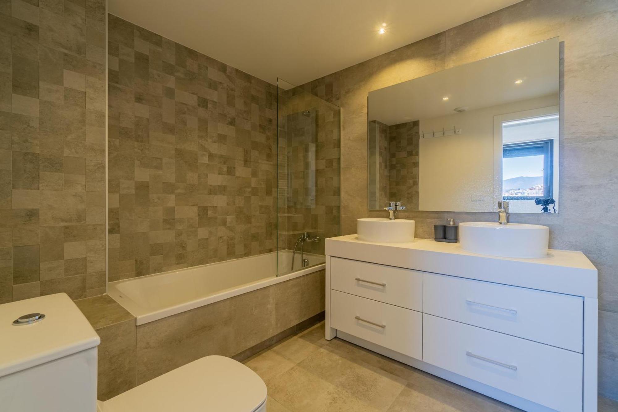 Modern In Ref M39 Estepona