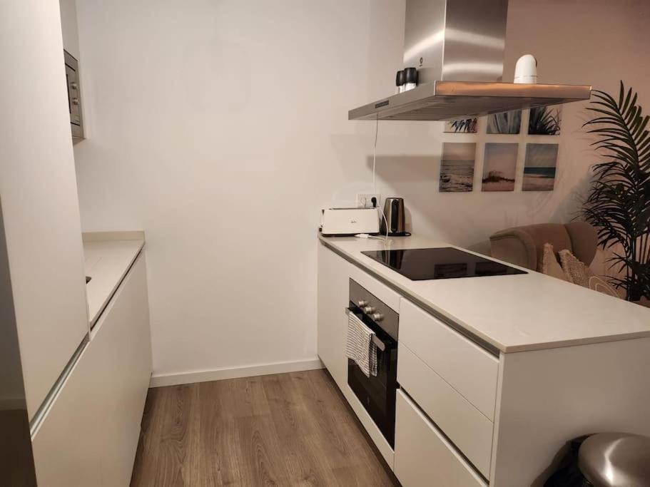 Apartment 2 Bed Luxury In Estepona, Parking & Pools