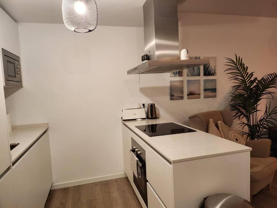 Apartment 2 Bed Luxury In Estepona, Parking & Pools *