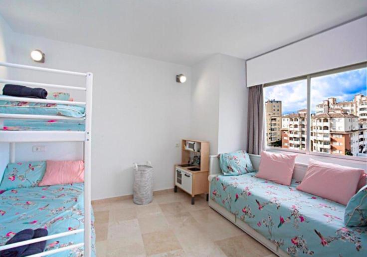 Estepona Marina, Modern Apartment, Sea Views, Balcony, Sleeps 6, Family Friendly Apartment