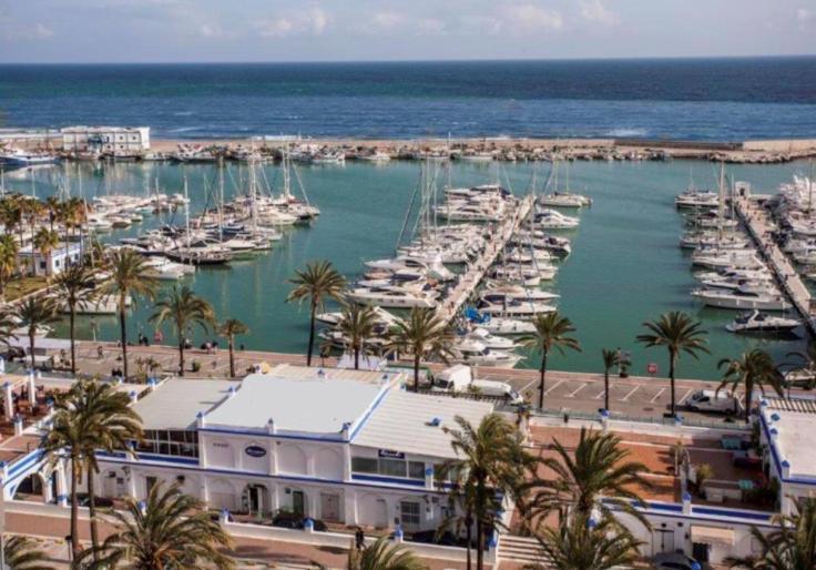 Estepona Marina, Modern Apartment, Sea Views, Balcony, Sleeps 6, Family Friendly Apartment