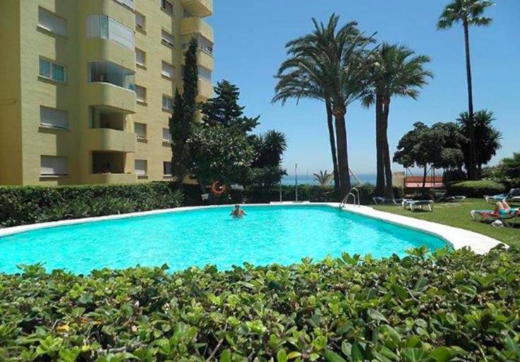 Estepona Marina, Modern Apartment, Sea Views, Balcony, Sleeps 6, Family Friendly * Estepona