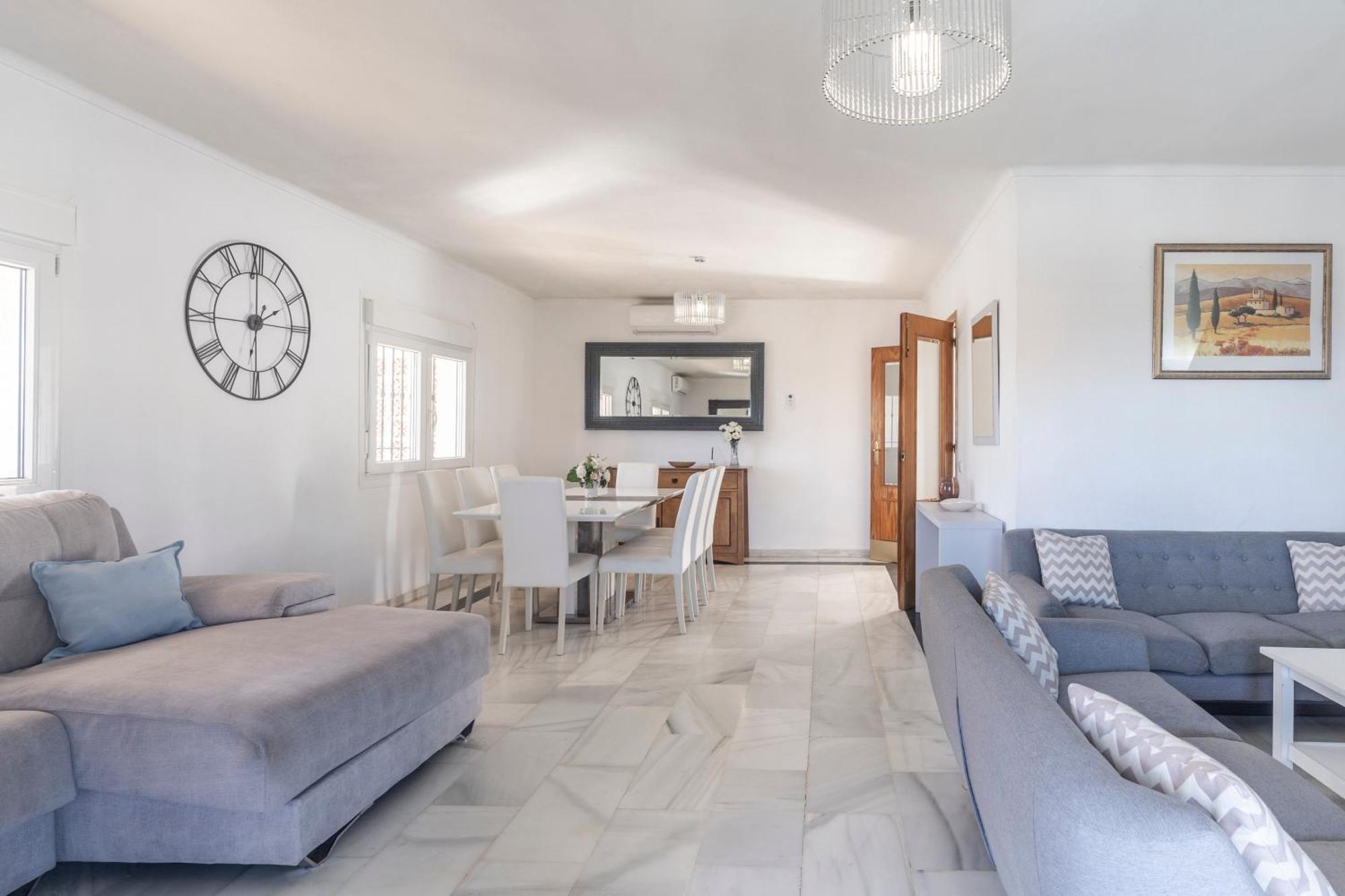 Beautiful 5 Bedroom Villa, Sea Views, Private Pool, Newly Refurbished Villa *