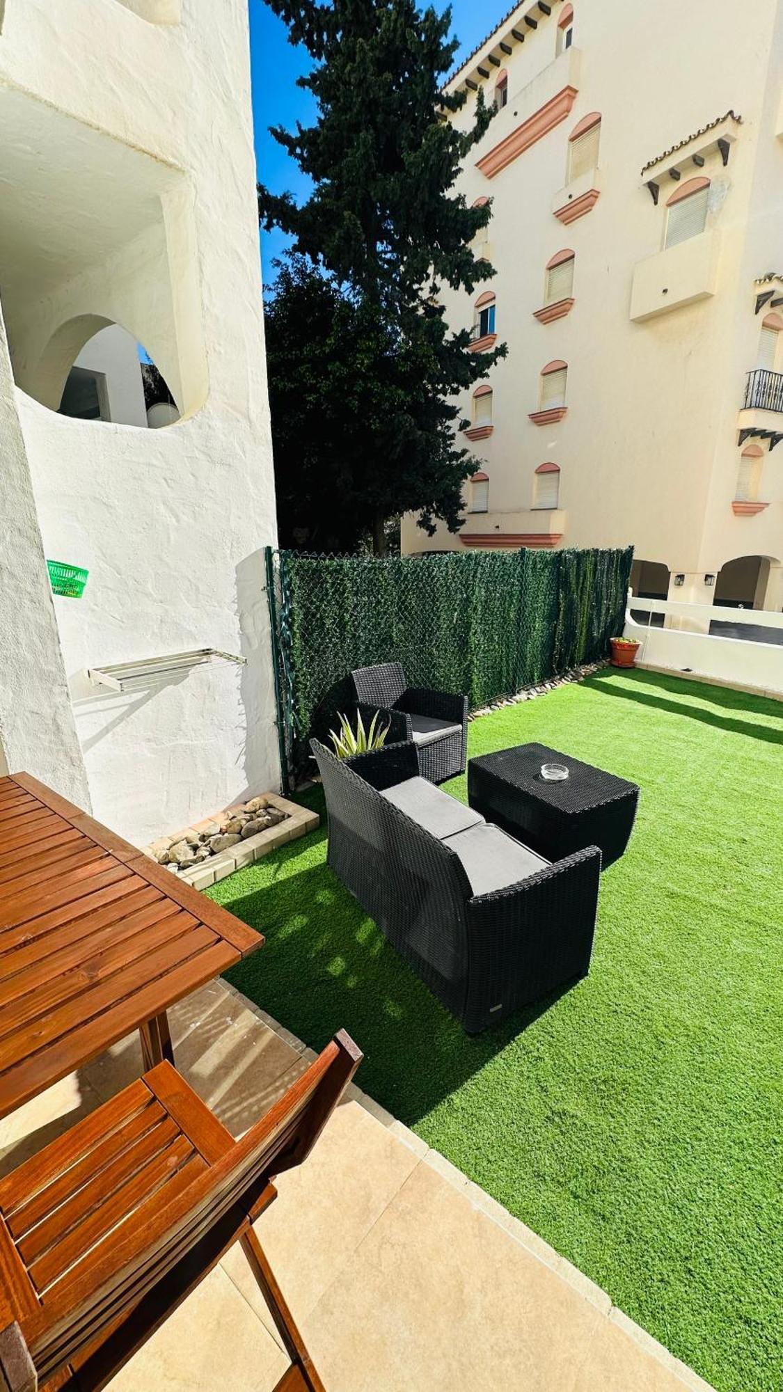 The Pearl Of Pinacho - Front & Swimming Pool * Estepona
