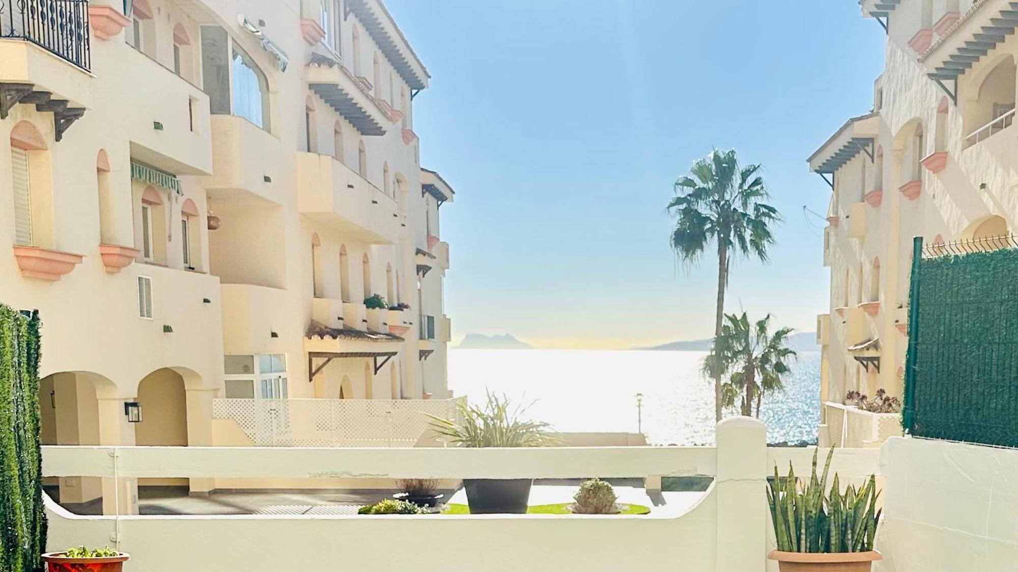 The Pearl Of Pinacho - Front & Swimming Pool *