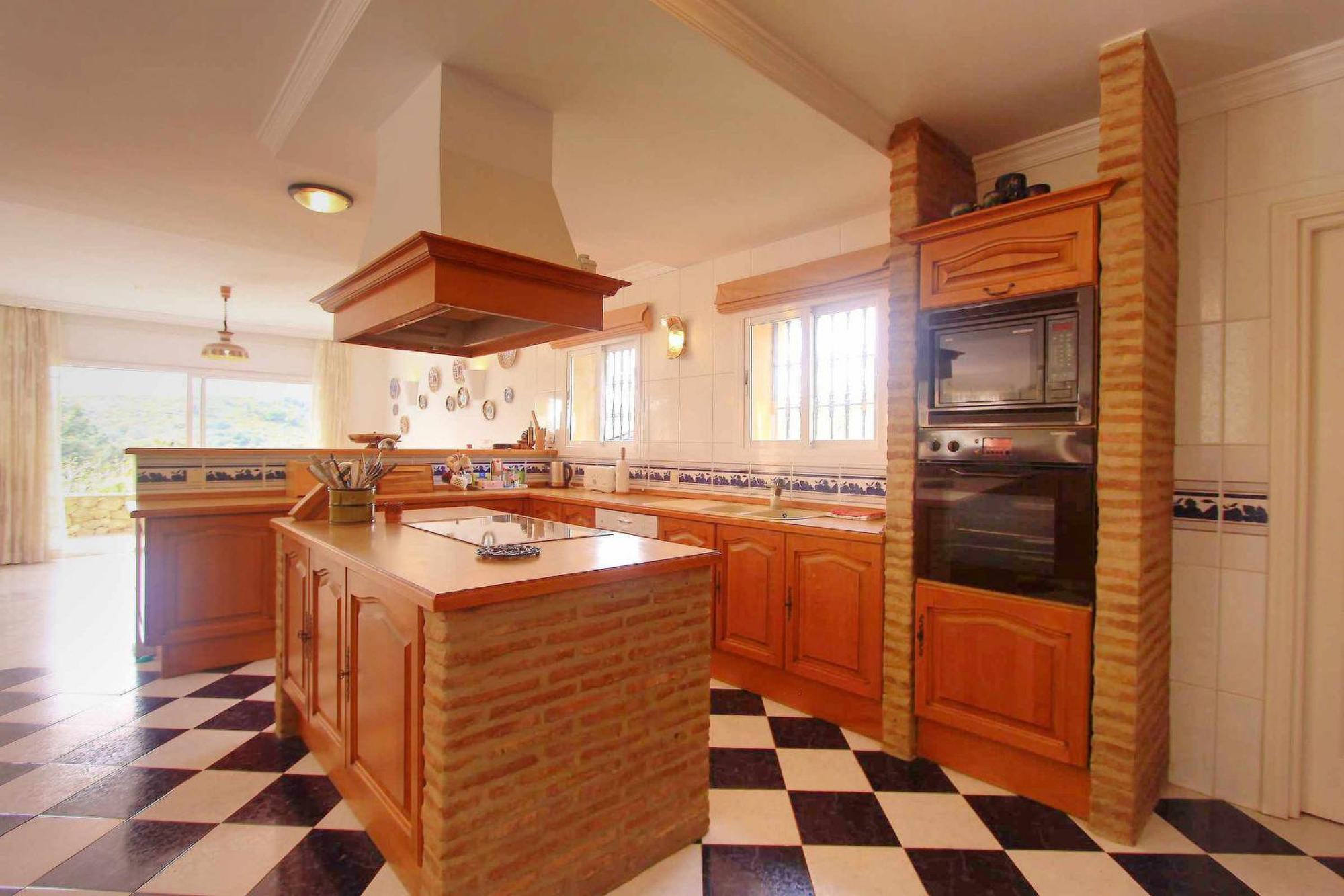 1175 El Paraiso Villa Estepona