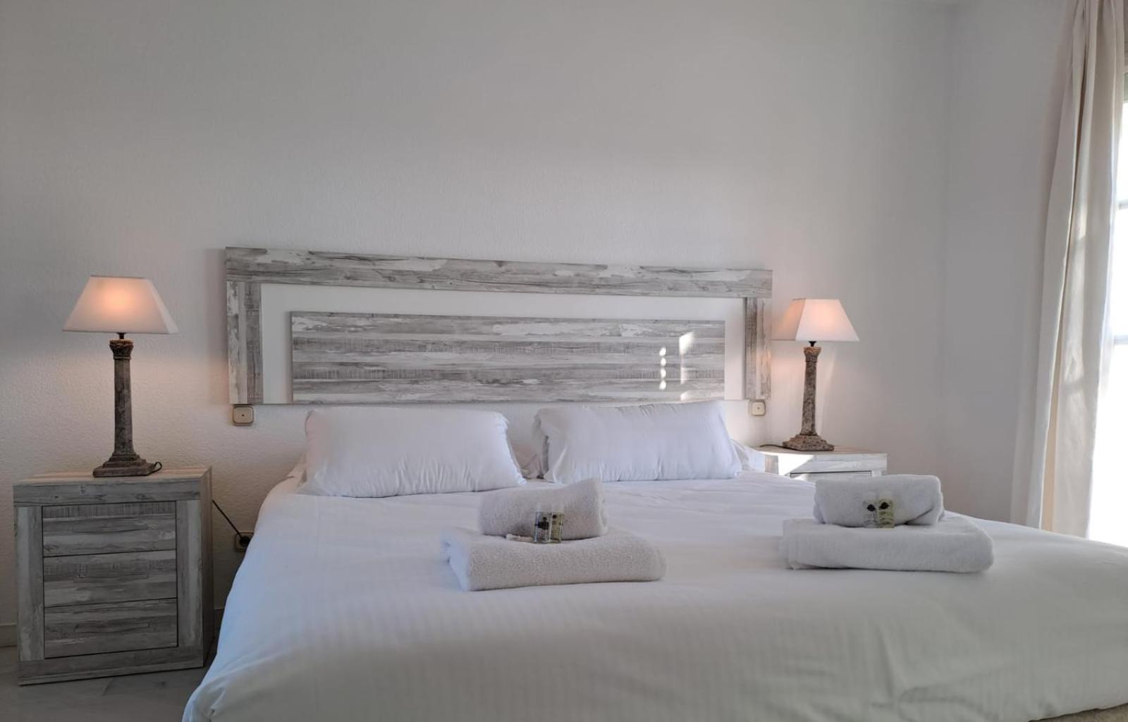 Vakantiehuis Noctua Lovely 4 Bedroom House And Pool Estepona