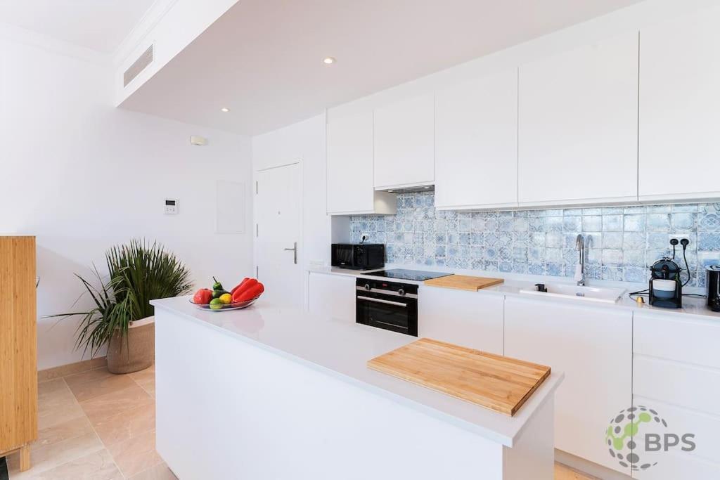 New Apt. - Golf - - 6 Pools -sea Views 3702