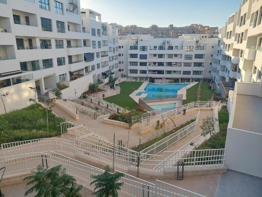 Apartment New 3 Bed Town With Pool *